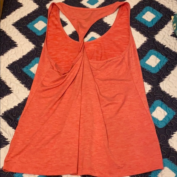 Work out twist back tank top - Picture 3 of 4